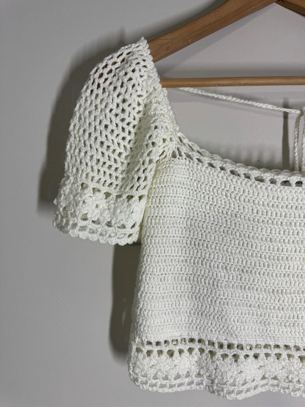 Revolve Superdown Imani Crochet Crop Top Off-White Knit Short Sleeve Sz. S - Picture 3 of 8
